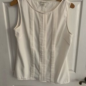Banana Republic cream sleeveless top Size M